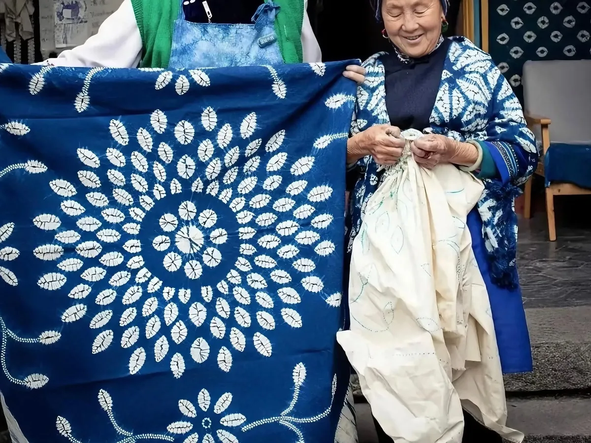 Dali: Tie-Dye Workshop, Erhai Lake Bike Ride & Dinner