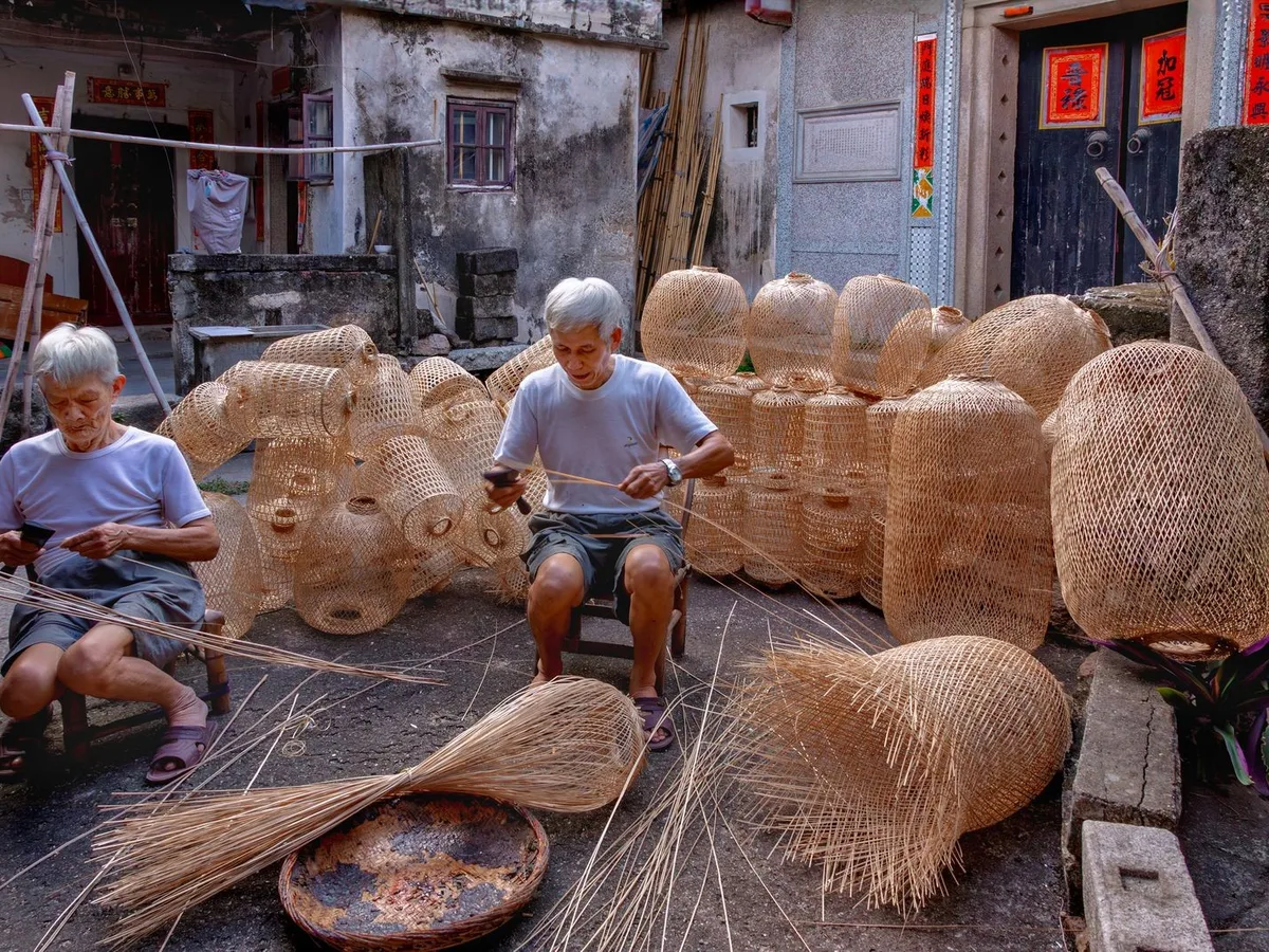Yangshuo Bamboo Weaving and Countryside Lunch with English Guide