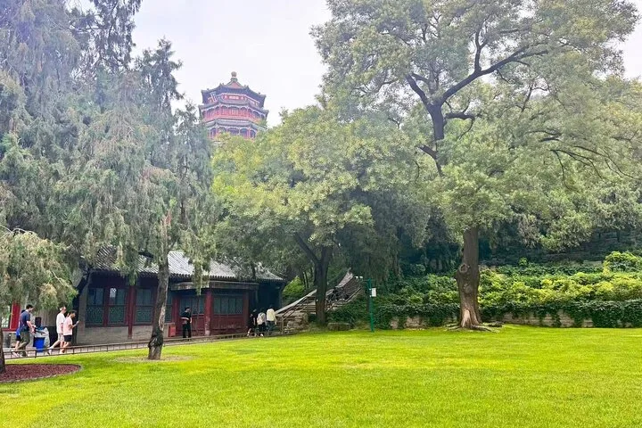 Beijing Half Day : Summer Palace Tour with Hutong Rickshaw Rides · 3/4