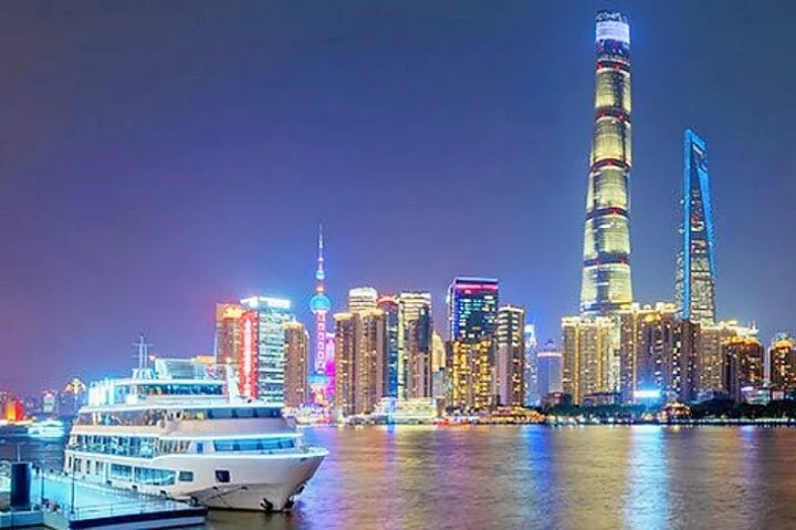 Shanghai Evening Tour: Huangpu River Cruise and Street Food · 3/4