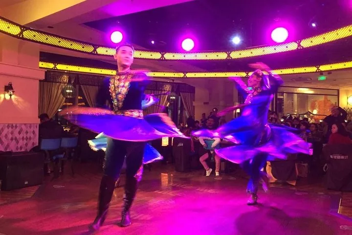 Shanghai Night River Cruise Tour with Xinjiang Style Dining Experience · 3/4