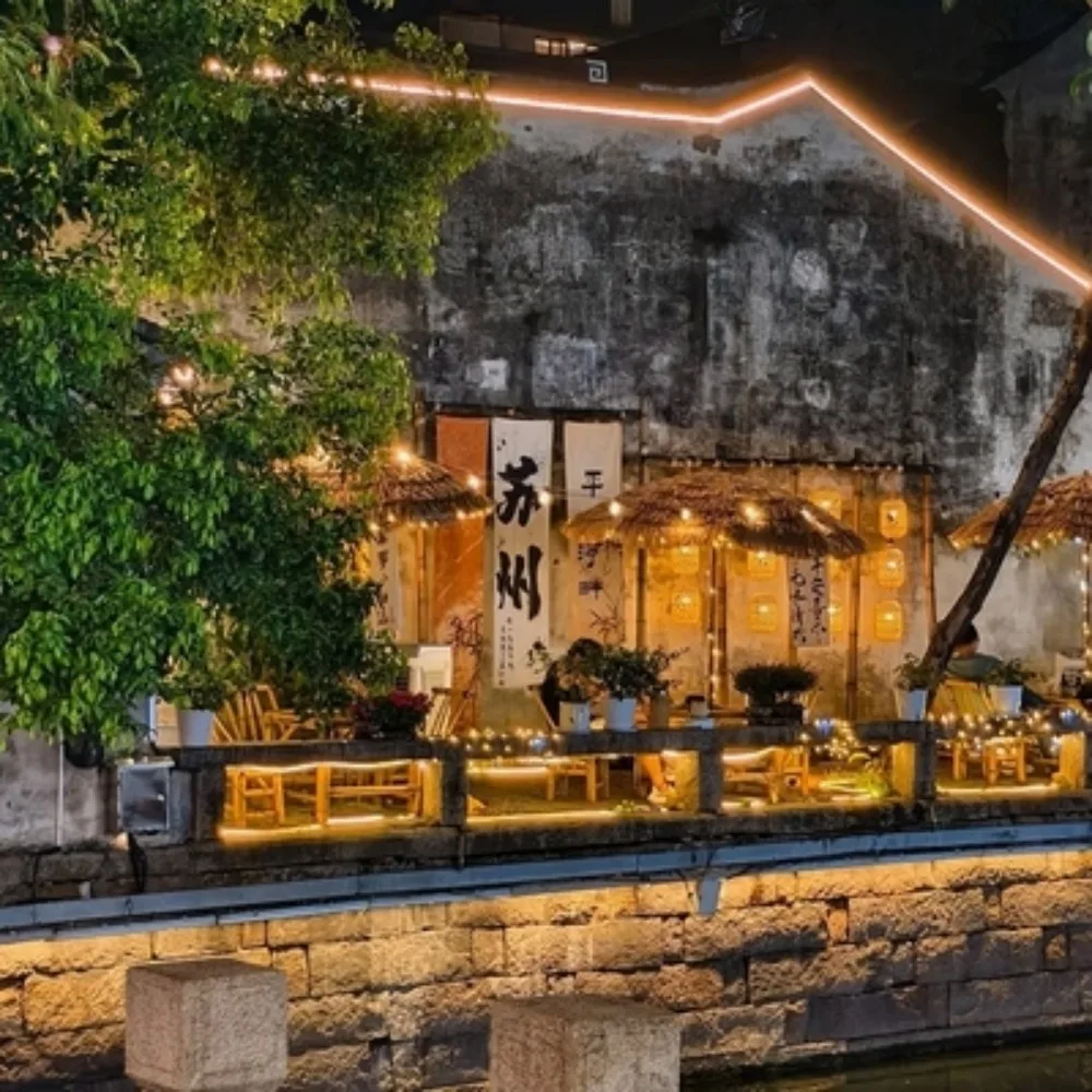 Shanghai: Yuyao Fairytale Village Private Day Trip · 3/4